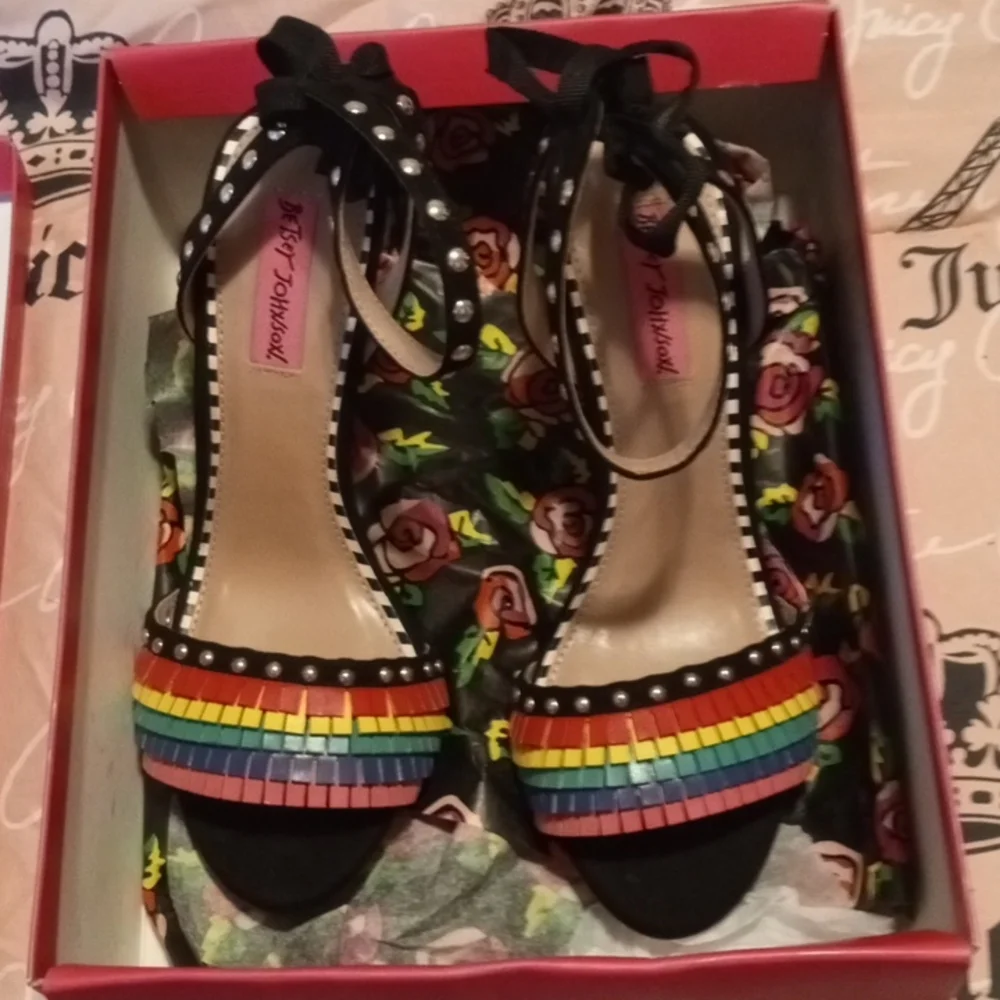 Heels - Picture 1 of 8